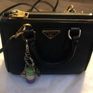 Meet your Posher, Azize